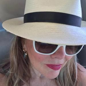 Meet your Posher, Toni